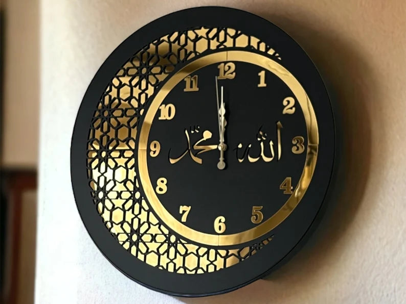 AM NEW 2C CLOCK BLACK & GOLDEN