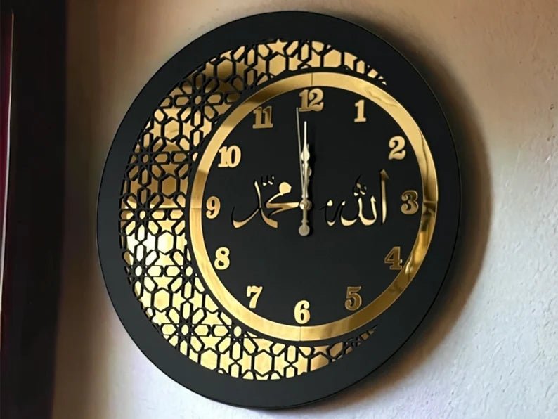 AM NEW 2C CLOCK BLACK & GOLDEN