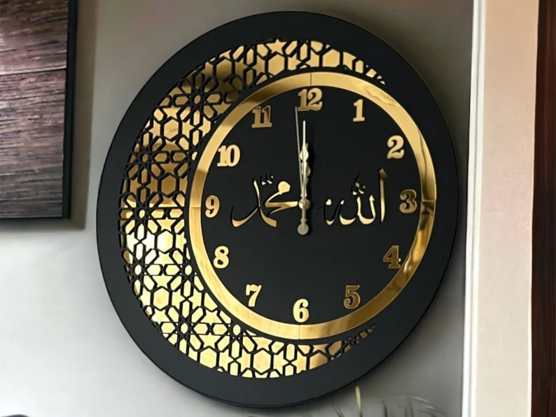 AM NEW 2C CLOCK BLACK & GOLDEN