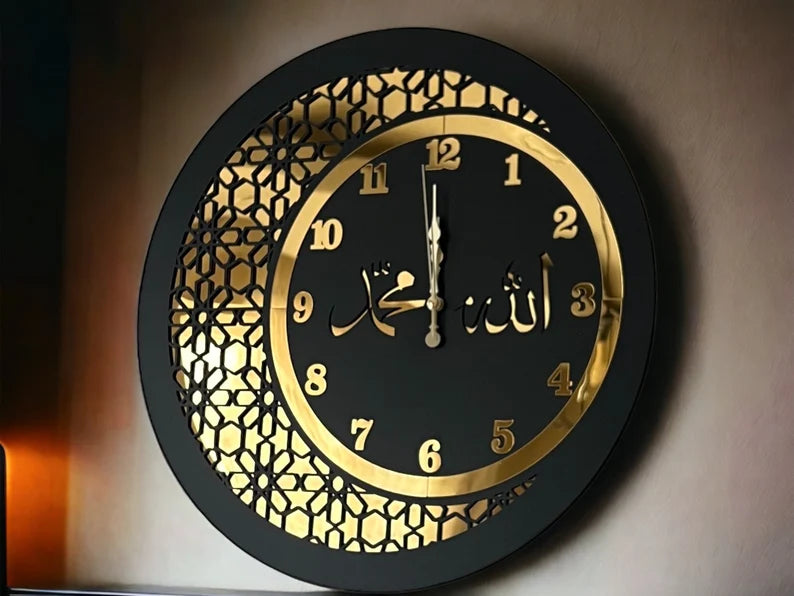 AM NEW 2C CLOCK BLACK & GOLDEN