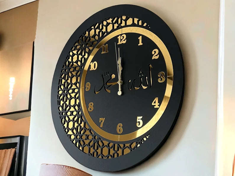 AM NEW 2C CLOCK BLACK & GOLDEN