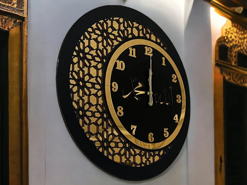 AM NEW 2C CLOCK BLACK & GOLDEN